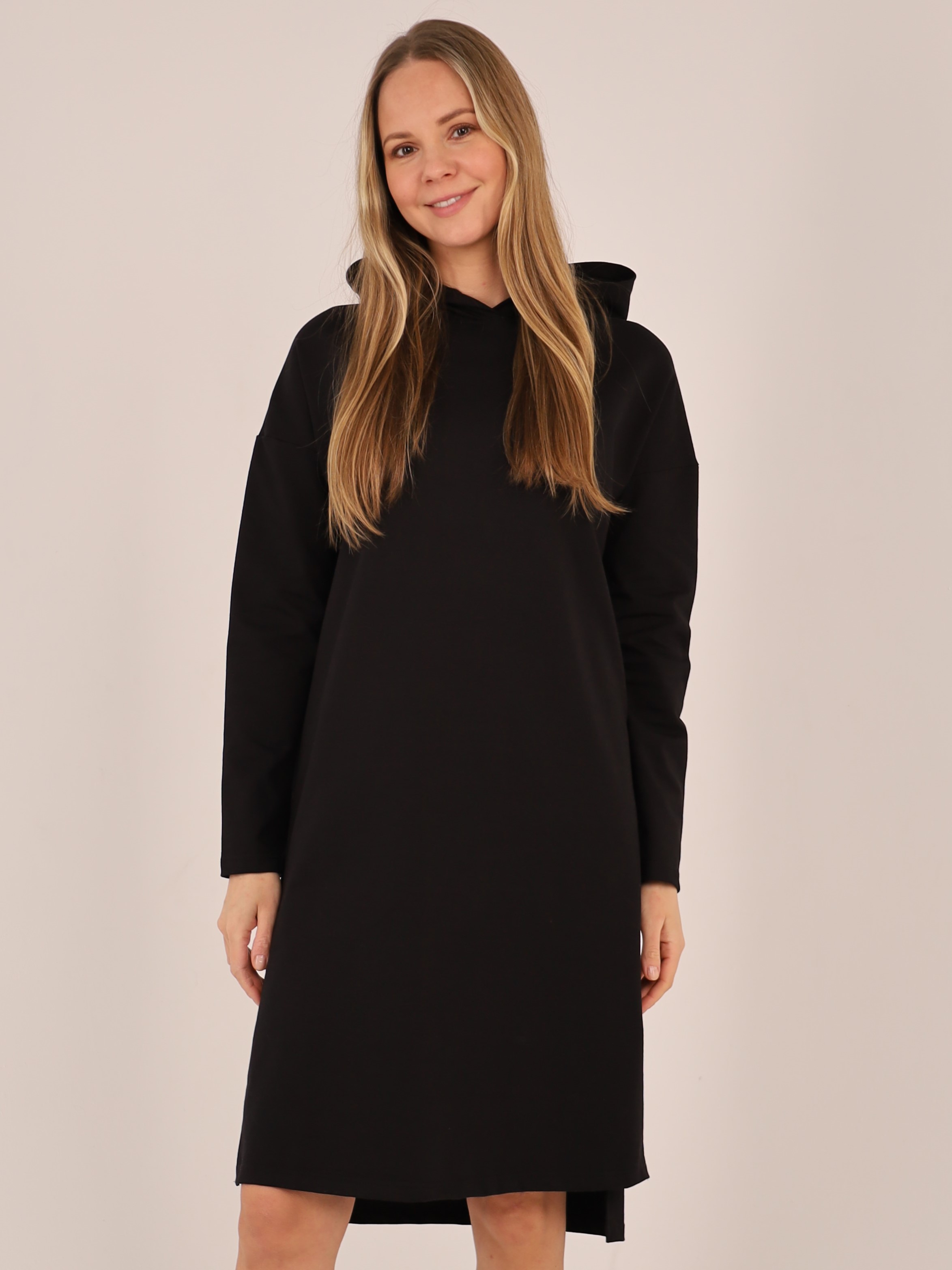 Платье женское с капюшоном черное арт. 100124
